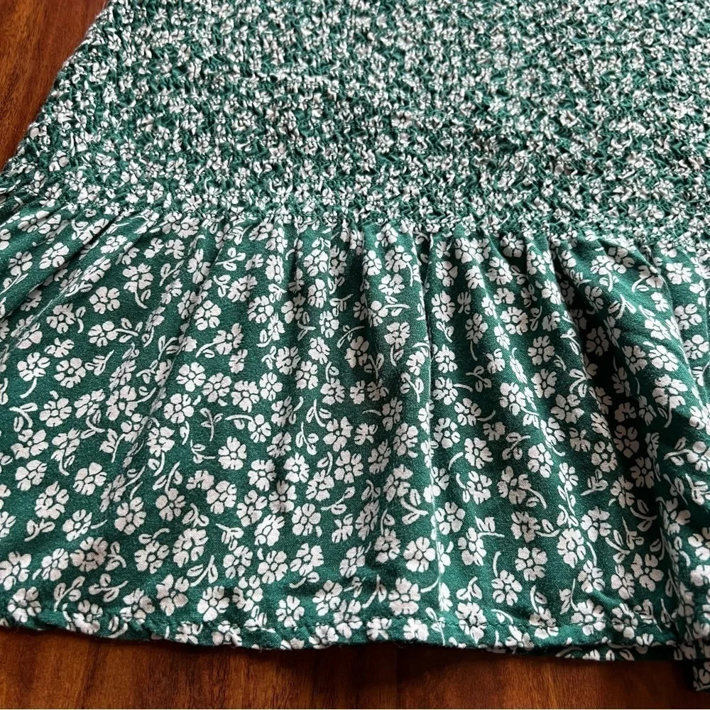 H&M Divided Green White Floral Smocked Mini Skirt size small